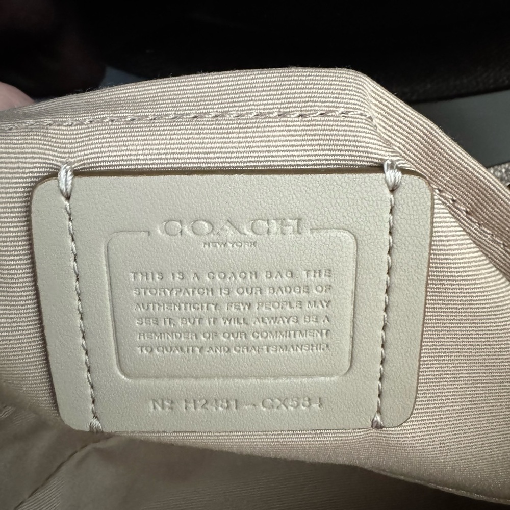Coach Payton Hobo Bag In Signature Canvas - Picture 4 of 4